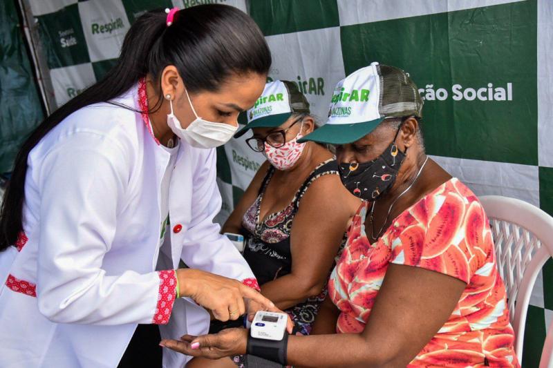 Governo do Amazonas reforça tenda do RespirAR com técnicos em enfermagem para atendimento na Ponta Negra