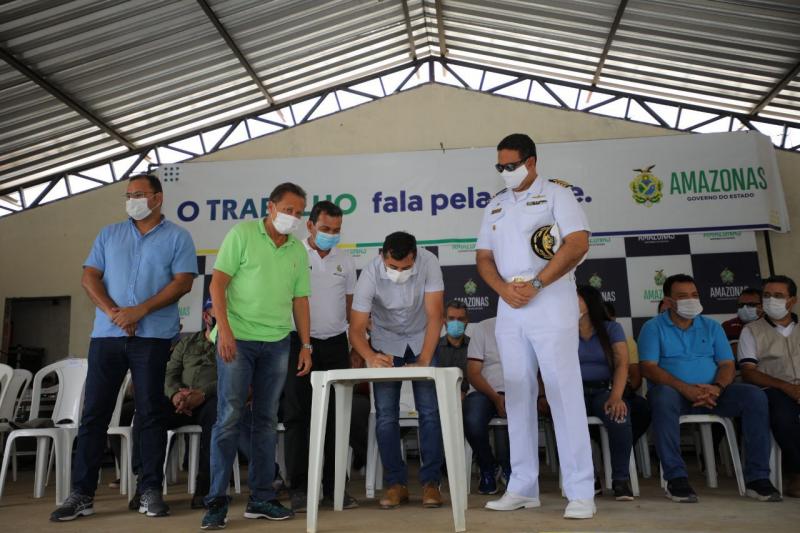 Wilson Lima sanciona lei que regulamenta o transporte hidroviário de passageiros e cargas no Amazonas