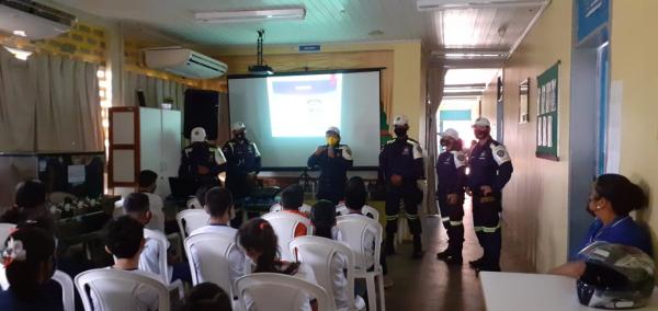 Agentes da EMTT realizam palestra nas escolas em alusão a Semana Nacional de Trânsito 
