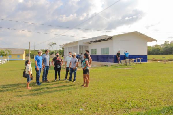 Mateus Assayag, como prefeito em exercício, fiscaliza obras no Peixe Marinho, Fluminense, Maranhão e Santo Antônio do Tracajá