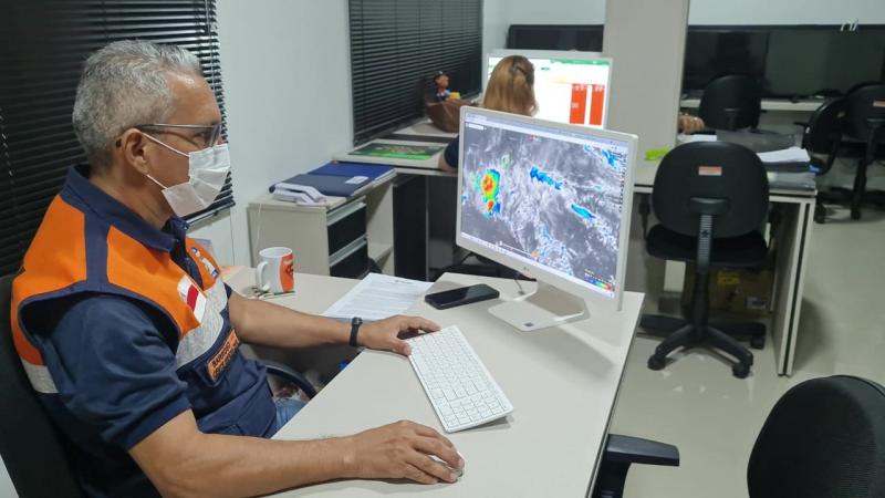 Cartilha do Centro de Monitoramento da Defesa Civil esclarece público e coordenadores municipais sobre estiagem