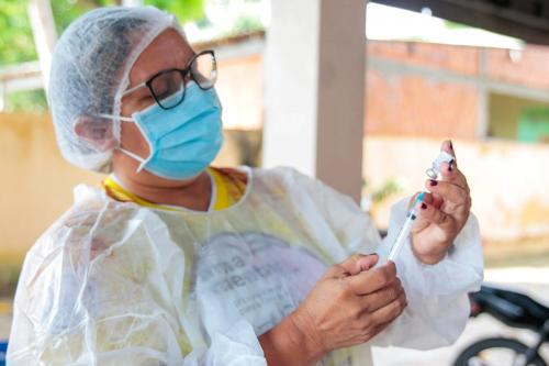 Parintins inicia vacinação terceira dose contra Covid a profissionais de saúde do Jofre Cohen nesta segunda
