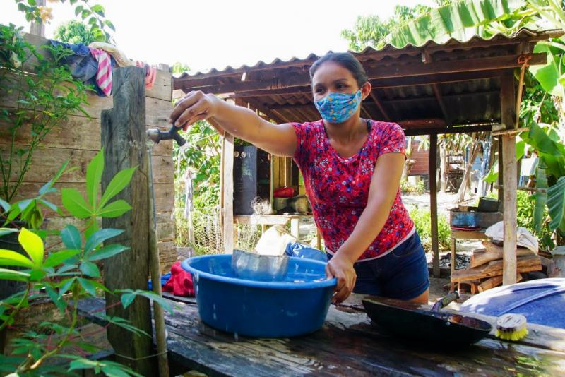 No Caburi, dona de casa se emociona  com a chegada do programa Água no Jirau