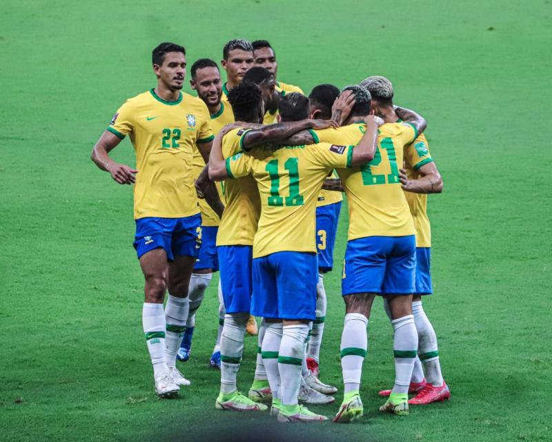 Impulsionado por 12.528 torcedores, Brasil goleia o Uruguai por 4 a 1 na Arena da Amazônia
