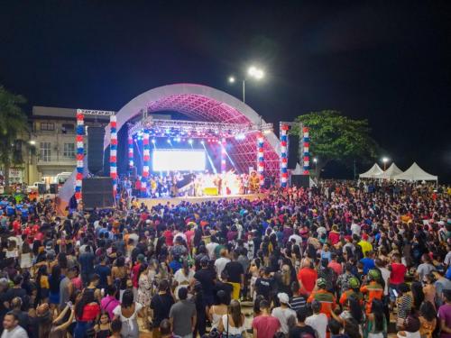 Aniversário de Parintins reúne cerca de 10 mil pessoas vacinadas contra Covid