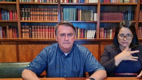 Facebook e Instagram excluem live de Bolsonaro com fake news sobre aids e a vacina da covid