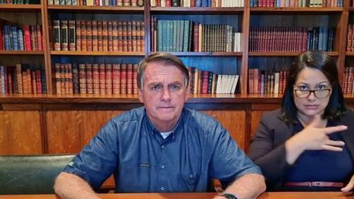 Facebook e Instagram excluem live de Bolsonaro com fake news sobre aids e a vacina da covid