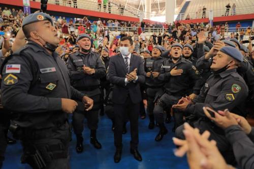 Wilson Lima entrega  404 novos policiais para reforçar segurança no interior do Amazonas