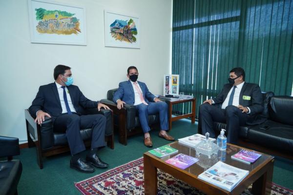 Em Brasília e Manaus, Bi Garcia viabiliza liberação de recursos para Parintins