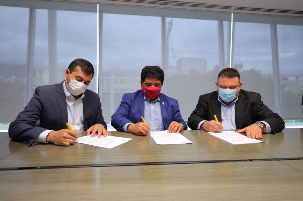 Wilson Lima assina termo de cooperação para trazer projeto social da CBF para o Amazonas