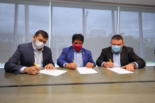 Wilson Lima assina termo de cooperação para trazer projeto social da CBF para o Amazonas