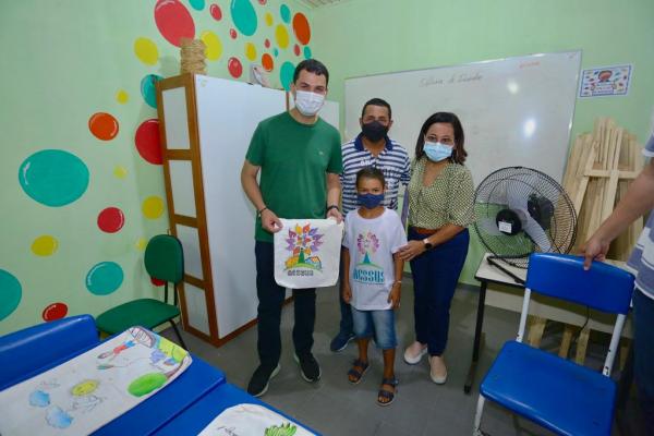 Saullo Vianna entrega emenda de R$ 50 mil à ACSSUS e é o novo padrinho da instituição 