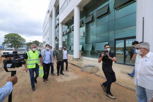 Wilson Lima e ministro da Saúde visitam obra do novo Hospital da FHemoam