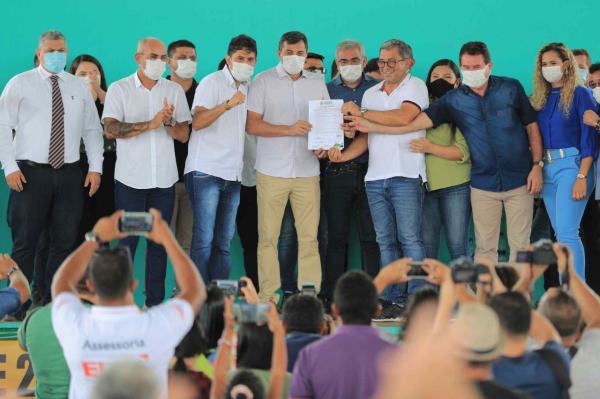 Governador Wilson Lima assina ordem de serviço para iniciar asfaltamento de 77 ruas em Iranduba Governador Wilson Lima assina ordem de serviço para iniciar asfaltamento de 77 ruas em Iranduba