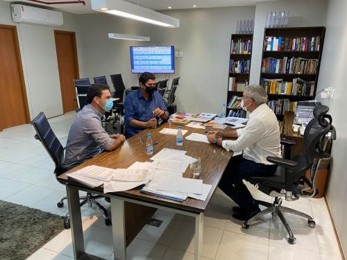 Prefeito Bi Garcia articula retomada de recapeamento executado pelo Governo do Estado