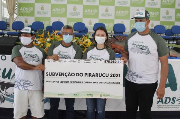 Wilson Lima, em ato inédito, paga subvenção do pirarucu a pescadores Wilson Lima, em ato inédito, paga subvenção do pirarucu a pescadores