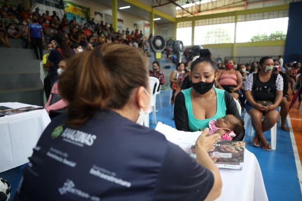 Justiça autoriza Governo do Amazonas a retomar a entrega dos cartões do Auxílio Estadual e cestas básicas em Coari