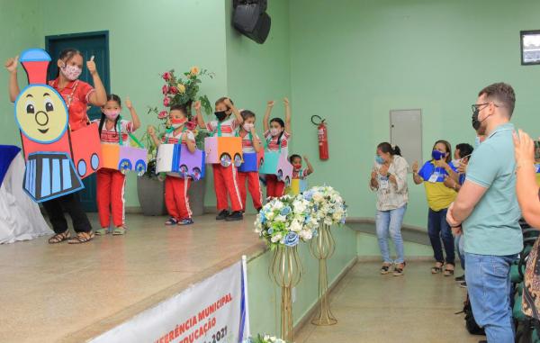 Propostas, debates e apresentações culturais marcam último dia da IV Conferência Municipal de Educação de Parintins