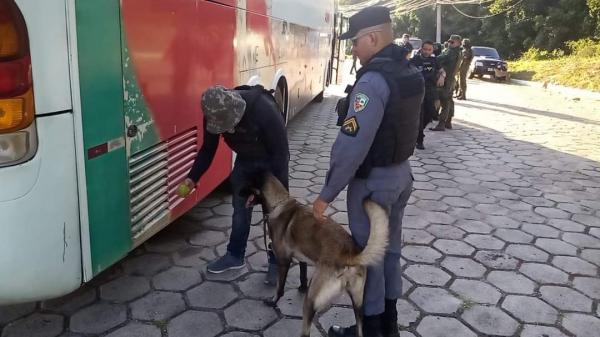 Policiais militares do Grupamento Canil Tupinambarana participam do 2° Curso de Condutor de Cão Policial em Manaus 