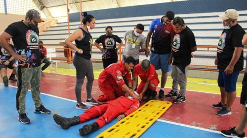 Professores de educação física da SEMJUV recebem treinamento de primeiros socorros