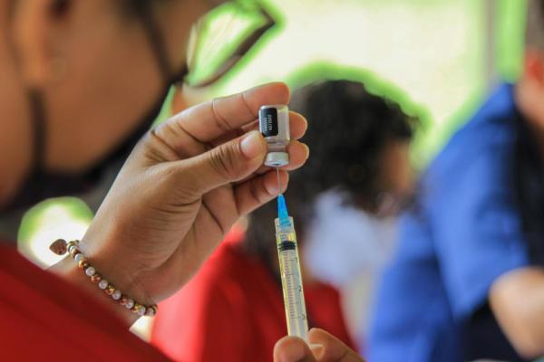 Parintins faz dia D de vacinação contra COVID19 com terceira dose para 18 anos ou mais no sábado