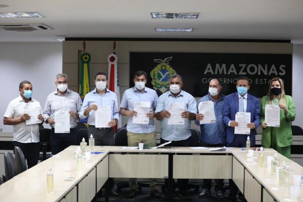 Governador Wilson Lima assina convênios com prefeituras para investir R$ 12 milhões em seis municípios