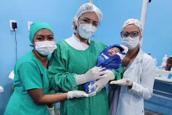 Primeira criança de 2022 em Parintins é menina e nasceu com 3 quilos de parto normal 