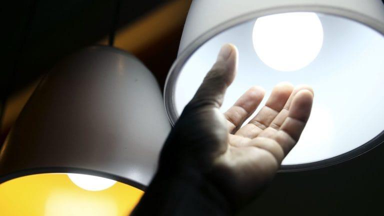 Luz e gás consomem mais da metade da renda de 46% dos brasileiros