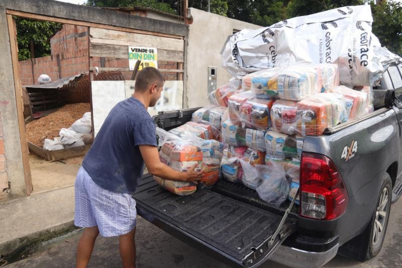Governo do Amazonas entrega 100 cestas básicas para Associação Orquídeas LGBT do Amazonas