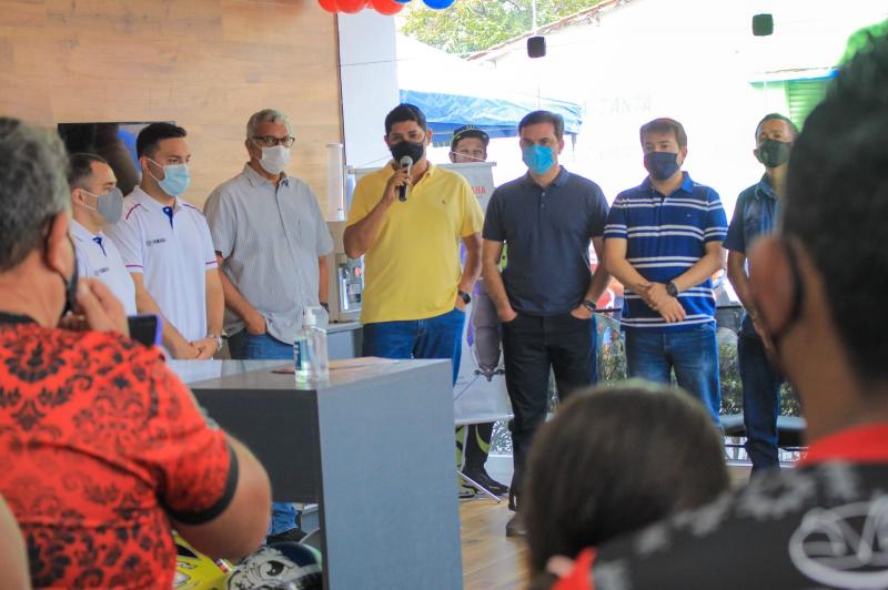 Bi Garcia prestigia a inauguração da loja Yamaha, em Parintins