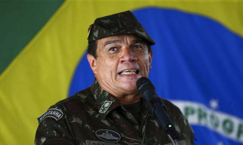 Exército determina que militares se vacinem, usem máscara e não divulguem fazer news nas redes 
