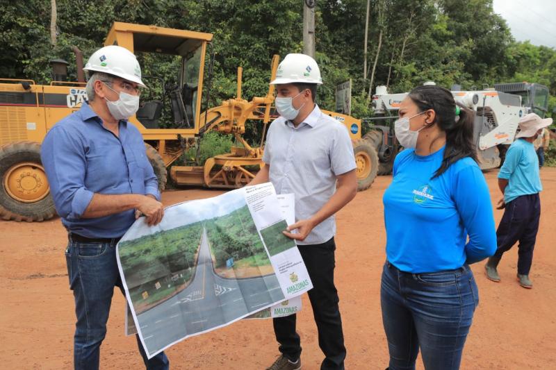 Wilson Lima acompanha início dos serviços para tornar o ramal Nova Esperança trafegável