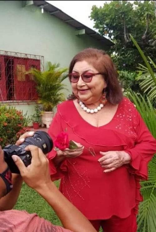 Adeus Dama de Vermelho Professora Lanchinha 