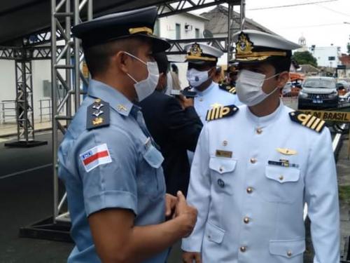 Major Leandro Comandante do 11° BPM participou da passagem de comando ao Capitão-Tenente Washington Souza que assumiu a Capitania Fluvial de Parintins 