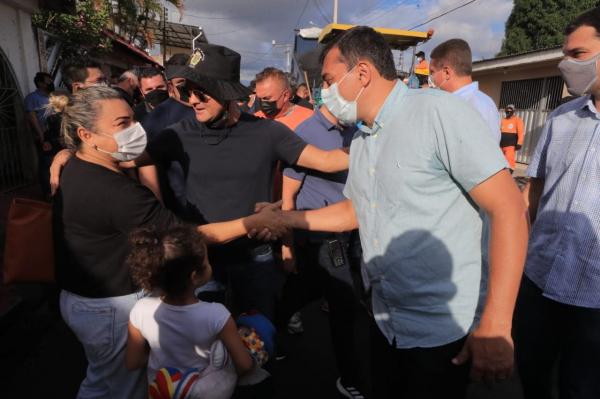  Wilson Lima e David Almeida vistoriam obras de recuperação viária de Manaus