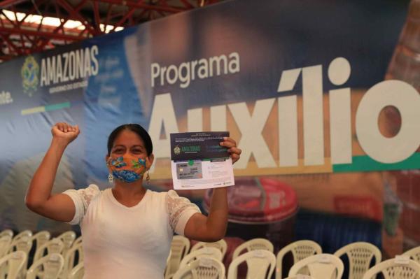 Pagamento do Auxílio Estadual permanente injeta R$ 45 milhões por mês na economia do Amazonas