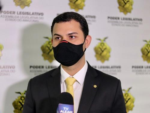 Saullo Vianna se posiciona a favor da exigência do cartão de vacina nas escolas