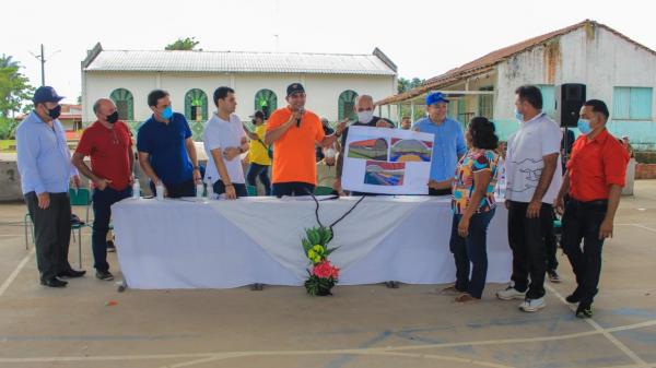Bi Garcia anuncia pacote de obras para a região da Valéria, em Parintins