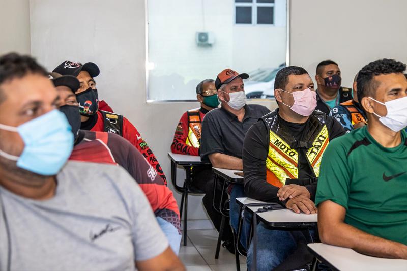 Em duas semanas, protejo “Motociclista Legal” já beneficiou mais de 170 mototaxistas em Manaus