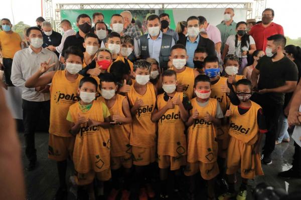 Wilson Lima entrega R$ 700 mil em fomento ao esporte e lança projeto para alcançar 5 mil crianças e adolescentes