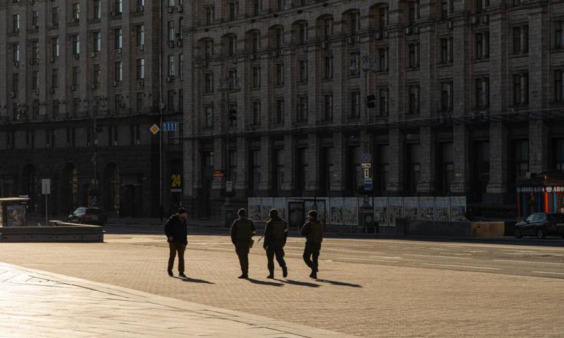 No 5º dia, ataques russos se aproximam de Kiev e ouço o apelo: 'vamos embora enquanto temos chance', relata Yan Boechat