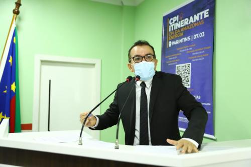Durante CPI, Massilon Medeiros questiona altos valores da Iluminação Pública em Parintins