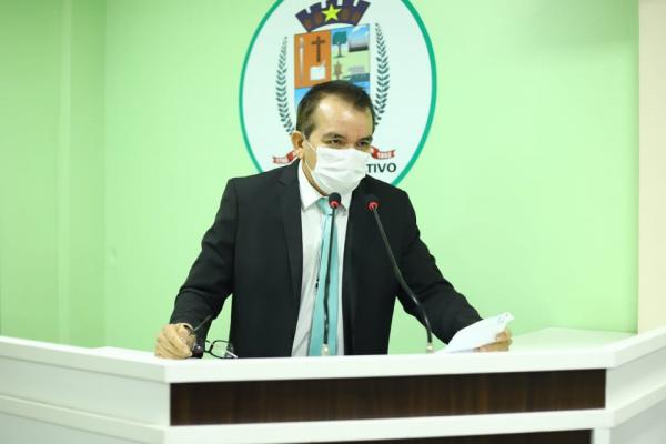 Massilon apresenta PL que visa reduzir a taxa de iluminação pública (Cosip) em Parintins