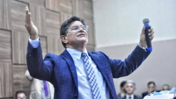 Pastor lobista do MEC abriu faculdade e tem esquema de venda de Bíblias
