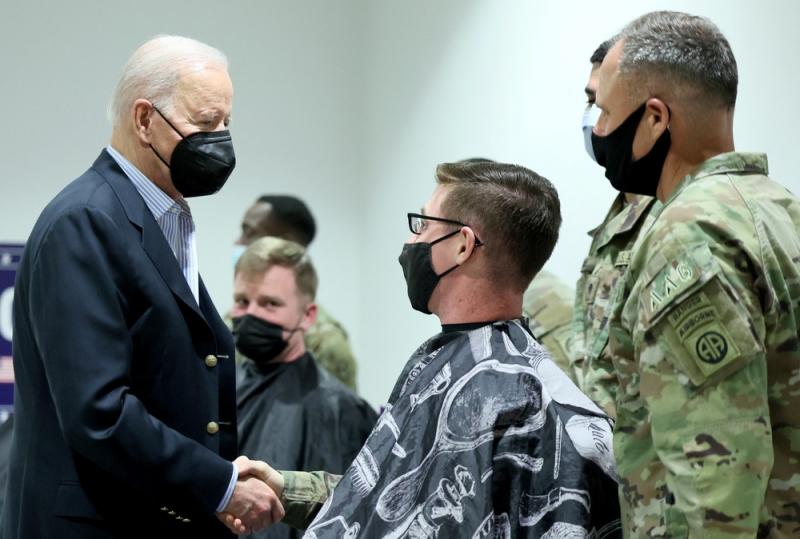 Joe Biden se reune com ministros ucranianos na Polônia