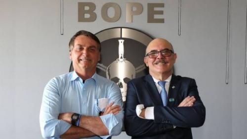 Ministro da Educação pede demissão diante de escândalo de corrupção com pastores