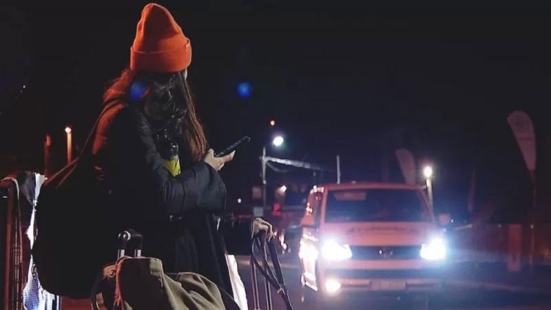 'Buscavam mulheres bonitas para vendê-las': os traficantes que fingem ser voluntários para capturar refugiadas ucranianas