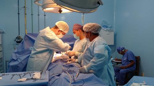 Criança de 8 anos é beneficiada em programa de cirurgias eletivas diárias em Parintins