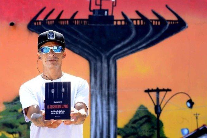 Livro traz a trajetória de grafiteiro que deixou o tráfico pelas artes