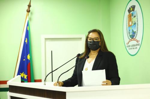 Márcia Baranda solicita da Prefeitura estudos técnicos das obras de drenagem e pede informações sobre a conclusão do muro de arrimo 